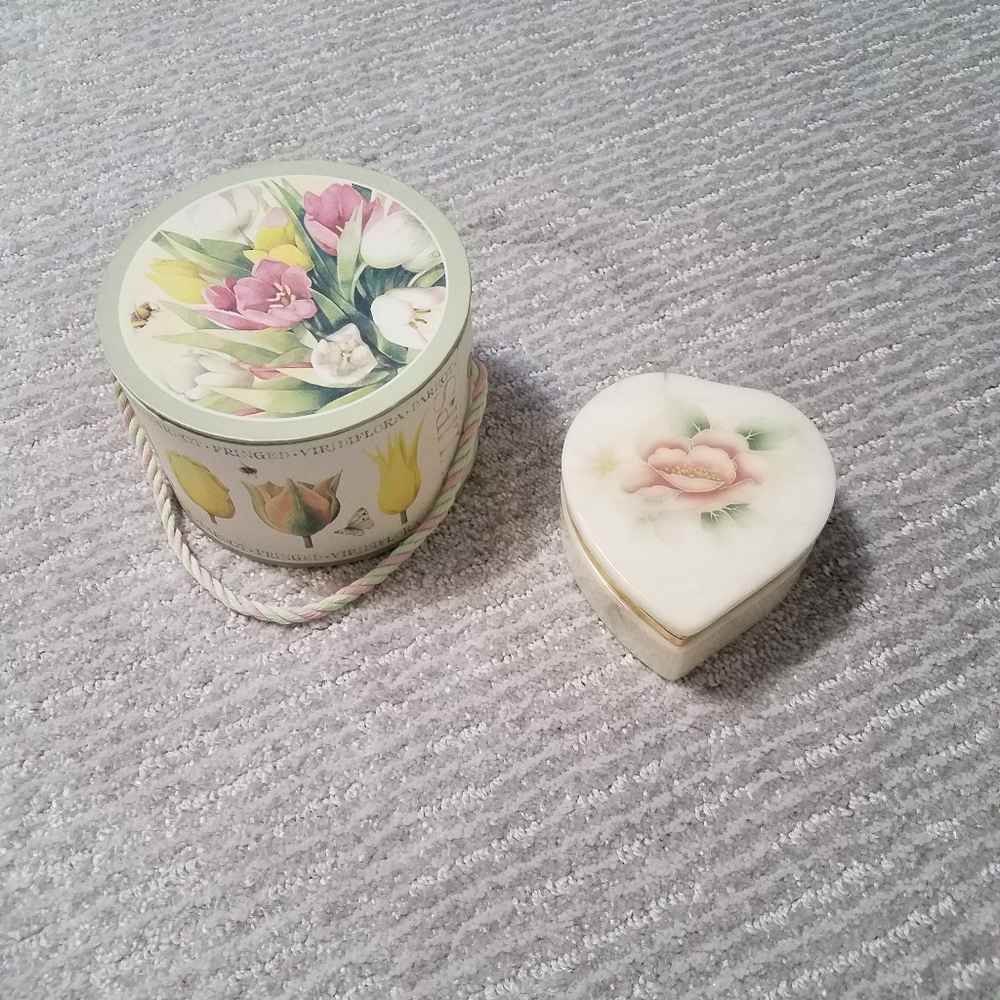 Floral storage bundle